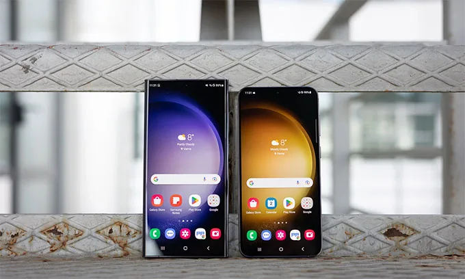 Ở khía cạnh màn hình, Samsung S23 Ultra có phần tỏa sáng hơn