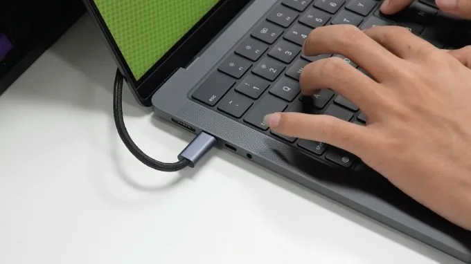 Pin Macbook Pro M4
