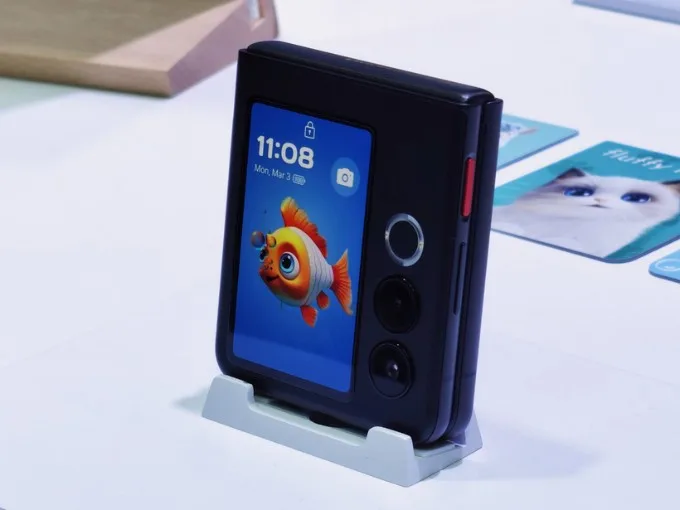 tinh-nang-dang-chu-y-zte-nubia-flip-2-4-xtmobile