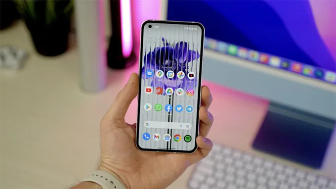 Màn hình Nothing Phone mang đến trải nghiệm tốt
