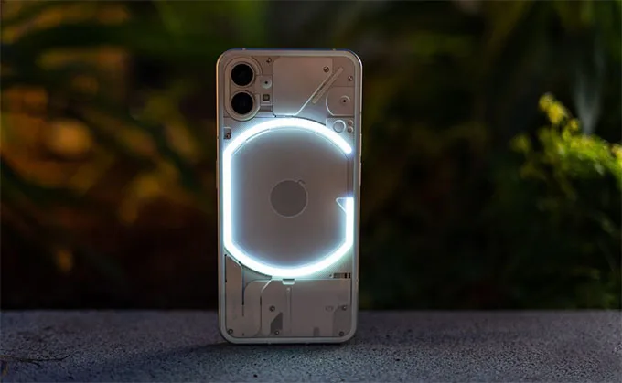 Nothing Phone gây chú ý với mặt lưng độc đáo
