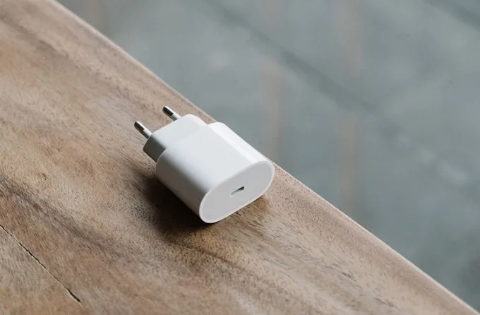 Củ sạc nhanh Apple iPhone 20W Type-C có thiết kế nhỏ gọn và tinh tế
