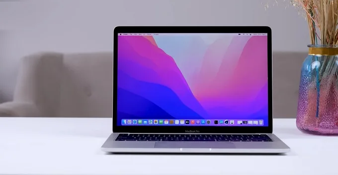 Thiết kế MacBook Pro M2 2022 quen thuộc nhưng vẫn rất sang trọng