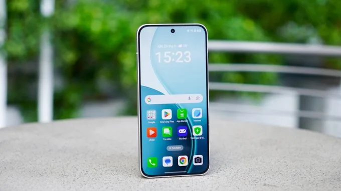 Màn hình AMOLED 120Hz, hiển thị mượt và sắc nét