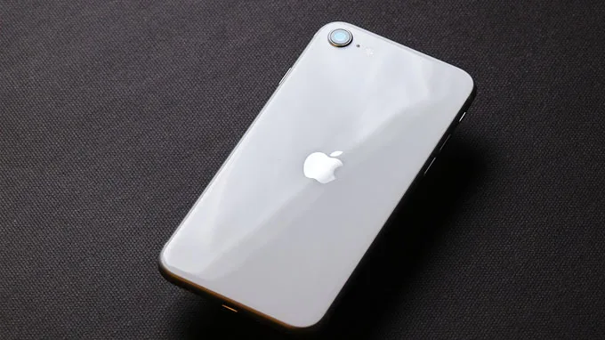Thiết kế iPhone SE 2020 64GB cũ bền bỉ, như mới