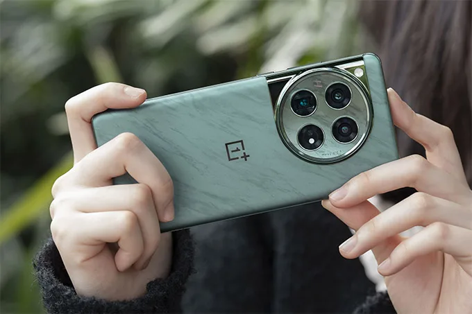 Điện thoại OnePlus 12 sử dụng hệ thống camera vô cùng ấn tượng