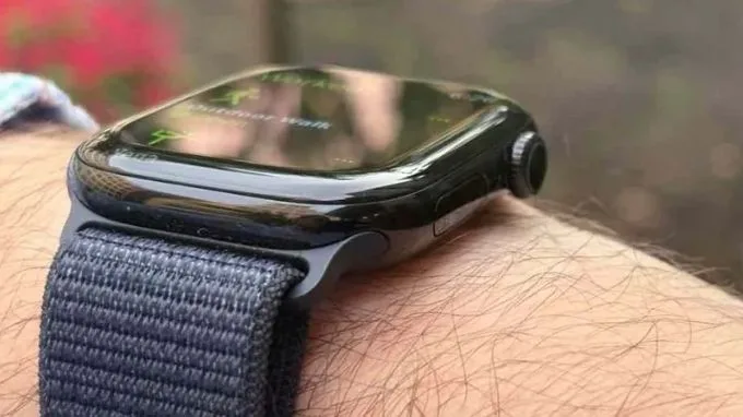 thiết kế của Apple Watch Series 10 42mm (LTE) viền nhôm VN/A
