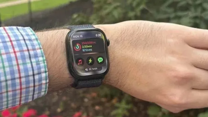 tập luyện thể thao với Apple Watch Series 10 42mm (LTE) viền nhôm VN/A