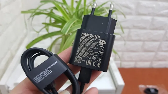 Củ sạc nhanh 25W Samsung Type C có thiết kế nhỏ gọn sang trọng
