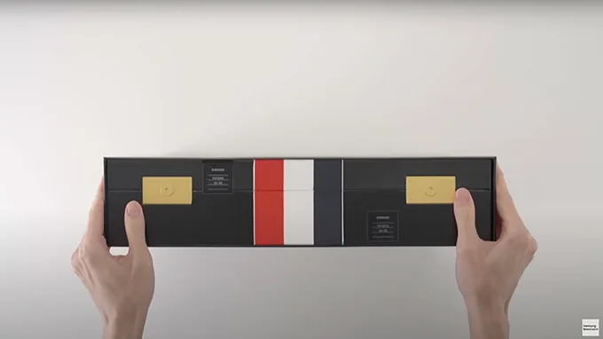 Hình ảnh mở hộp Samsung Galaxy Z Fold 5 Thom Browne bản giới giạn