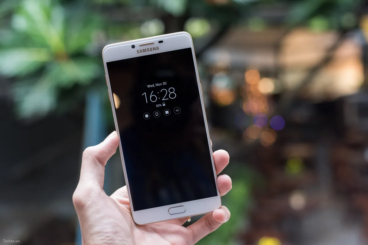 3922287_samsung-galaxy-c9-pro-xtmobile-1