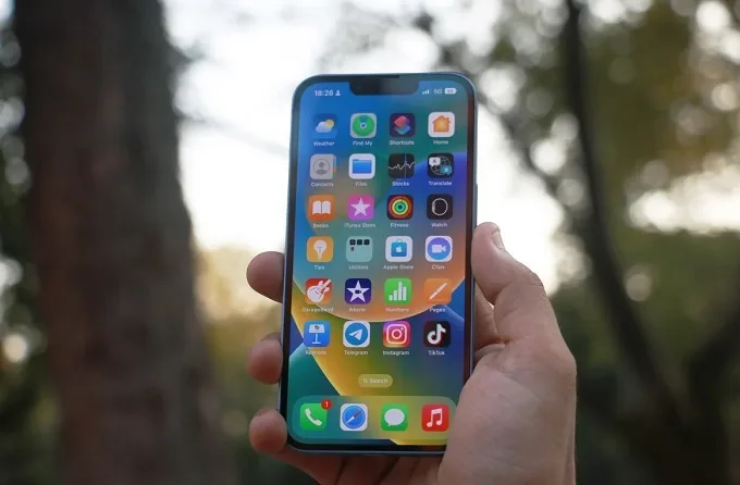 iPhone 14 256GB trang bị chip A15 Bionic 5 nhân GPU mạnh mẽ