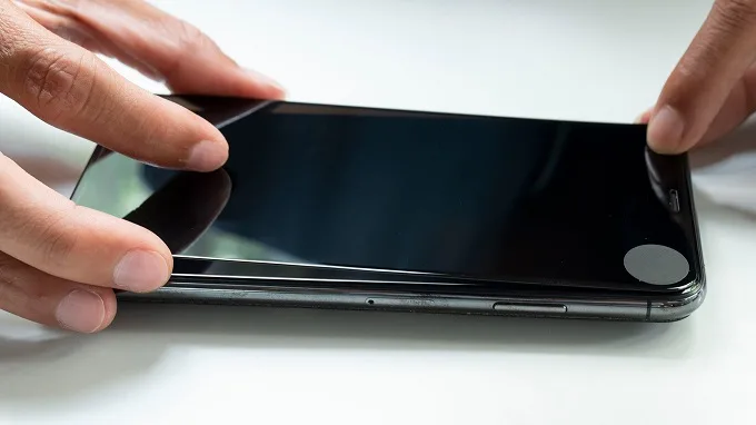 Cường lực iPhone Xr Hipiki 6D dễ dàng dán lên máy