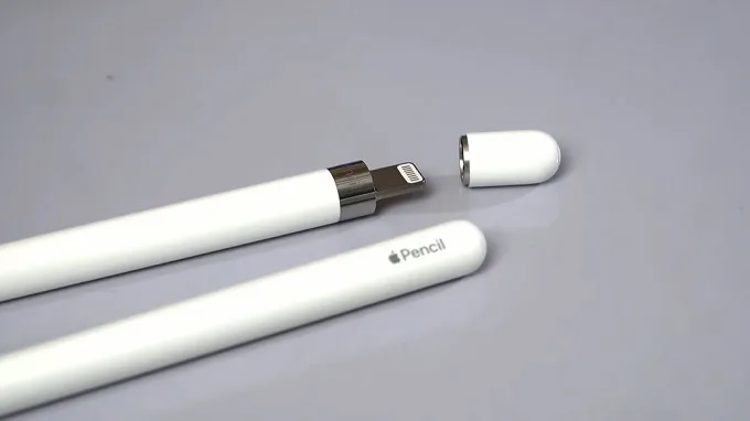 Apple Pencil 1 tích hợp cổng Lightning, thời lượng pin ấn tượng lên đến 12 giờ 