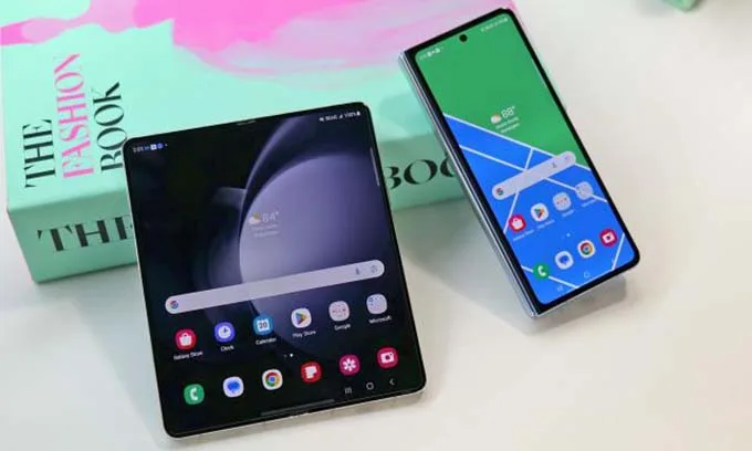Màn hình AMOLED 7.6 inches sắc nét cho không gian giải trí cực đại