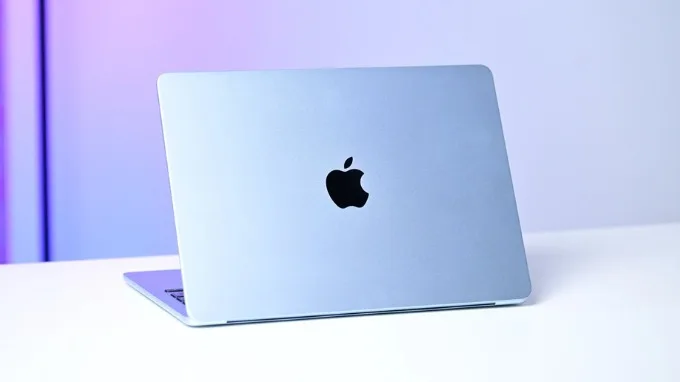 Macbook Air M5 13 inch 10CPU 10GPU tiếp tục duy trì ngôn ngữ thiết kế phẳng