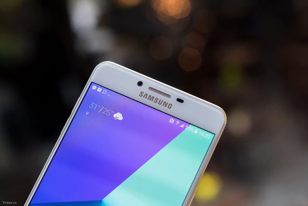 3922290_samsung-galaxy-c9-pro-xtmobile-4