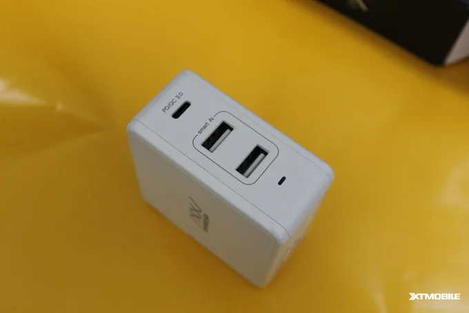 Sạc nhanh Innostyle Gomax Plus 73W có 2 cổng USB-A và 1 cổng USB-C