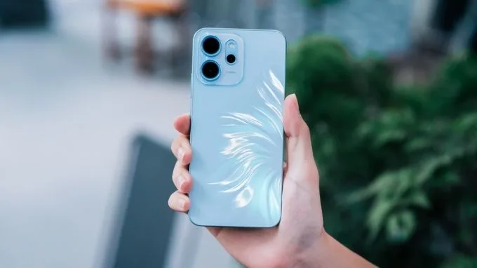 thiết kế của OPPO Reno14 F 5G