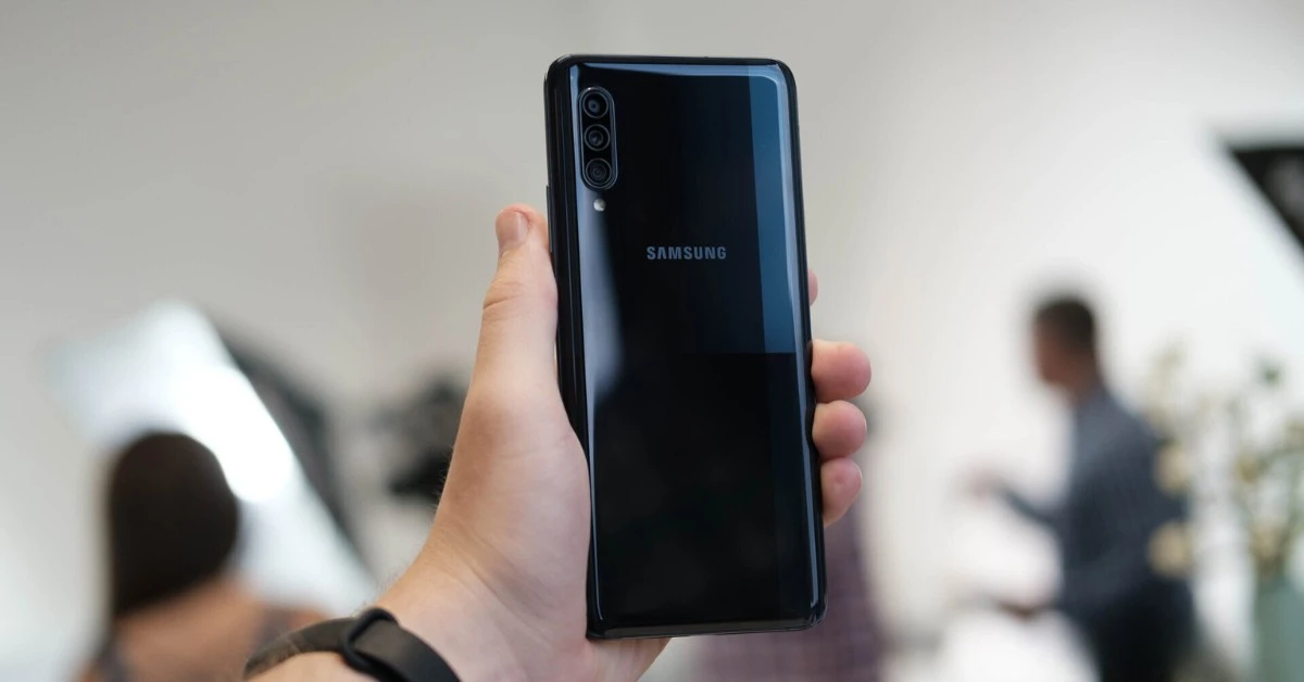 Có nên mua Galaxy A90 trong năm 2024, giá chỉ từ 3 triệu đồng?