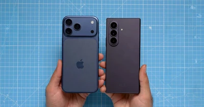 So sánh Samsung Galaxy Z Fold8 Ultra vs iPhone 17 Pro Max: Mẫu máy nào "khủng" hơn?