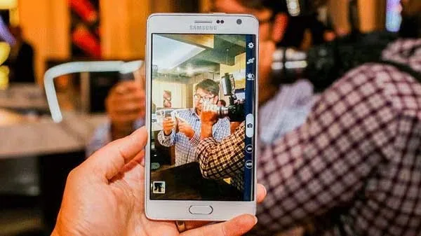 xtmobile-camera-truoc-note-edge