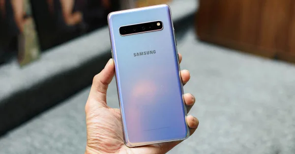 Galaxy S10 5G và Galaxy Note 9: Smartphone nào đáng mua trong tầm giá 6 triệu?