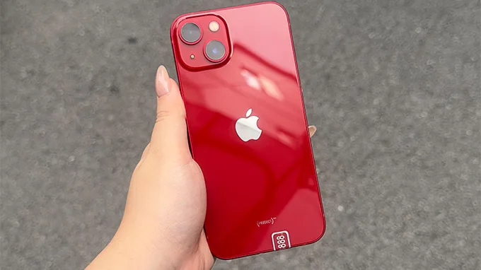 Thiết kế iPhone 13 128GB vuông vắn vẫn cao cấp nhưng notch đã lỗi thời
