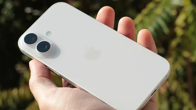 iPhone 17 mang đến một ngôn ngữ thiết kế mới, kết hợp sự bền bỉ và tinh tế