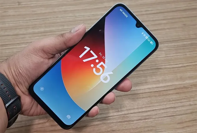 Màn hình LCD 6,9 inch với tần số quét 120Hz