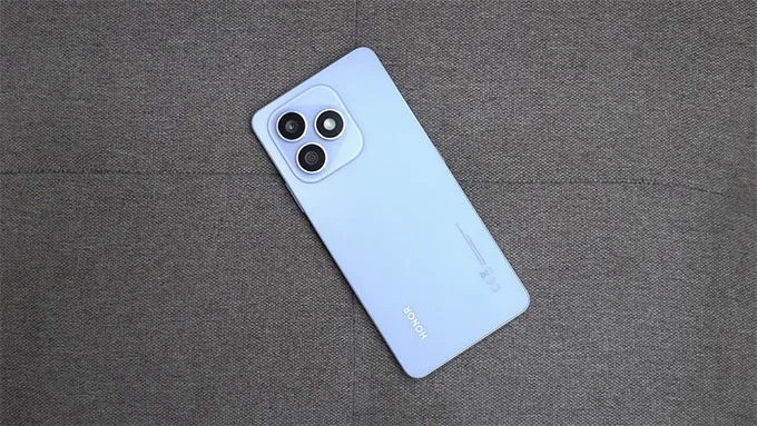 HONOR X8d dễ dàng gợi nhớ đến ngôn ngữ thiết kế vuông vức thời thượng