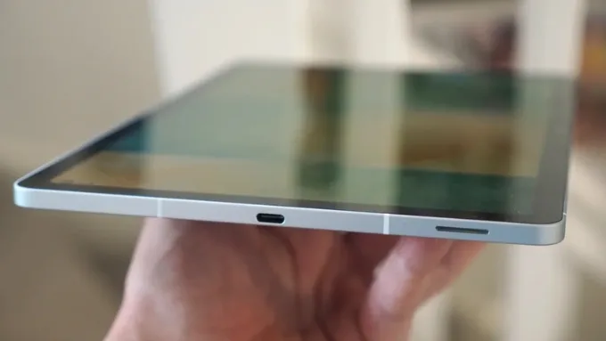 Pin là điểm nhấn khi so sánh Moto Pad 2026 vs Samsung Galaxy Tab S10 FE