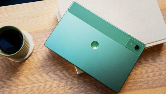 Moto Pad 2026 sở hữu thiết kế mỏng nhẹ với kích thước 254.6 x 166.2 x 7 mm