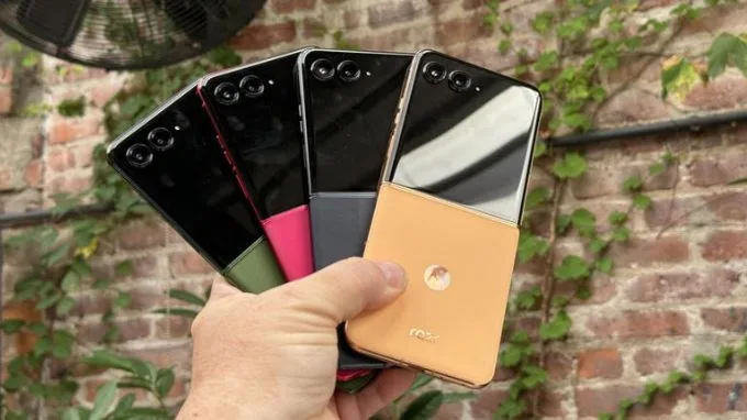 Thiết kế của Motorola Razr Plus (2024)