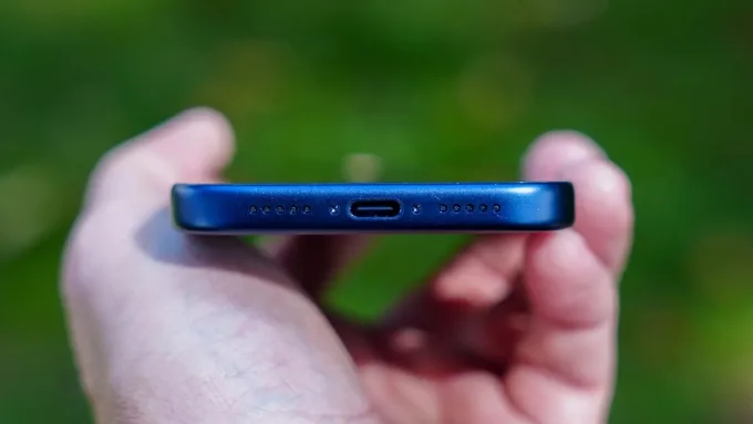 So sánh Galaxy S26 vs iPhone 17 Pro về pin