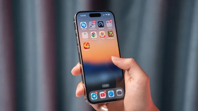 So sánh iPhone 17 và iPhone 15 về màn hình