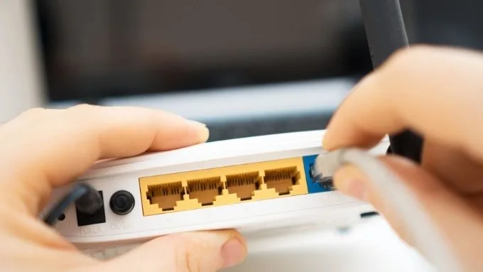 Khởi động lại Router WiFi và làm mới kết nối
