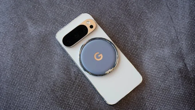 So sánh Google Pixel 10 Pro XL và iPhone 16 Pro Max về pin sạc