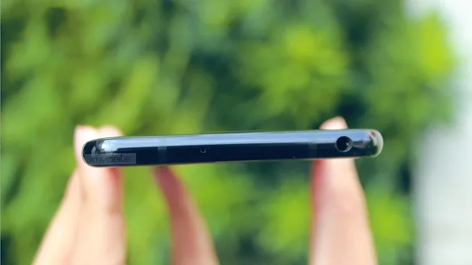 Jack cắm tai nghe 3,5mm vẫn còn trên LG V30 ThinQ