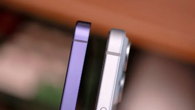 Galaxy S24 Plus có cạnh bên sắc hơn so với iPhone 15