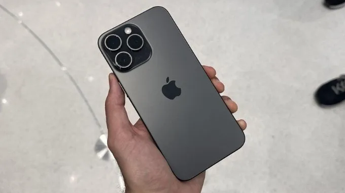 iPhone 15 Pro Max màu Titan Đen