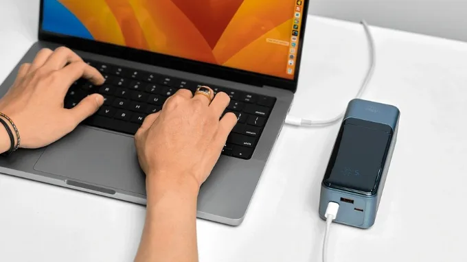 Pin dự phòng MacBook WiWU Tank 27.000mAh 145W