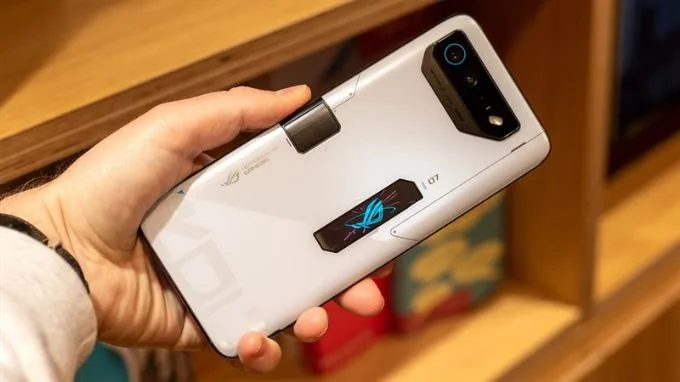 Điện thoại chơi game Ghenshin Impact Asus ROG Phone 8