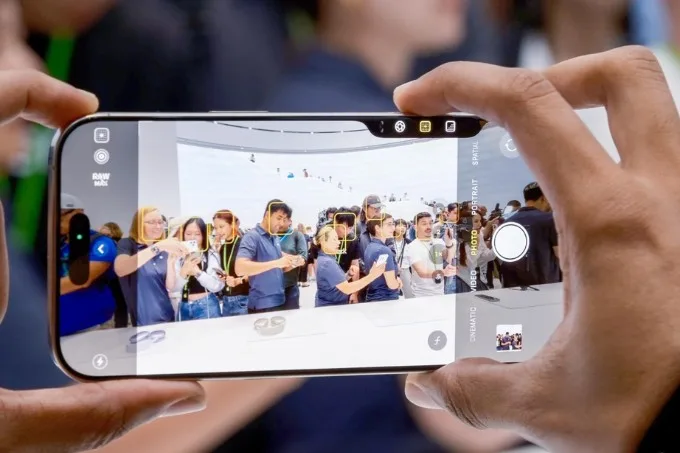 Tính năng trên iPhone 16 màu hồng