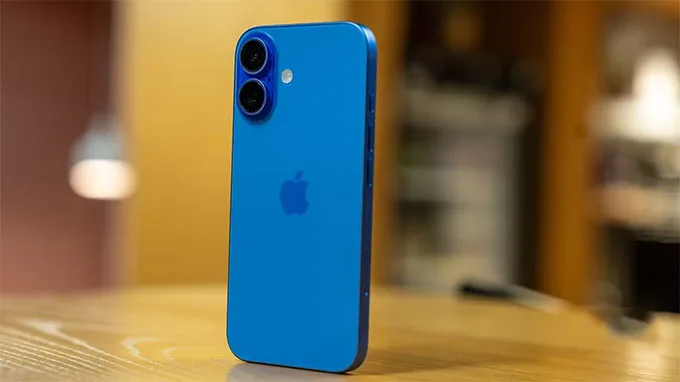 iPhone 16 có cụm camera được sắp xếp dọc