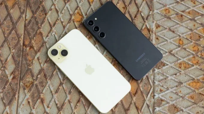 So sánh thiết kế iPhone 15 Plus và Samsung S23 Plus