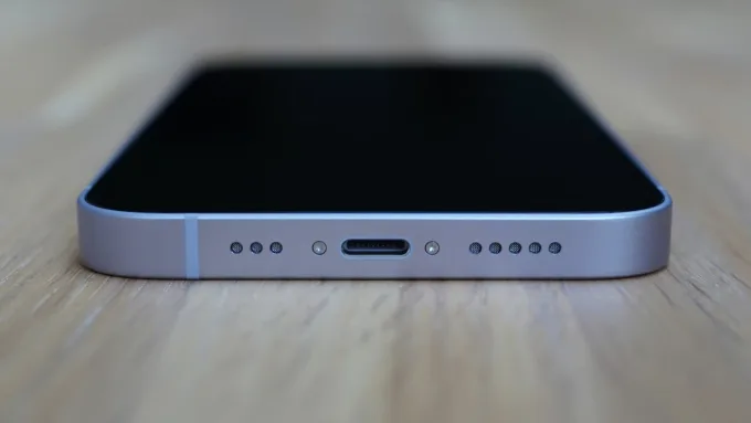 Test pin thực tế trên iPhone 14