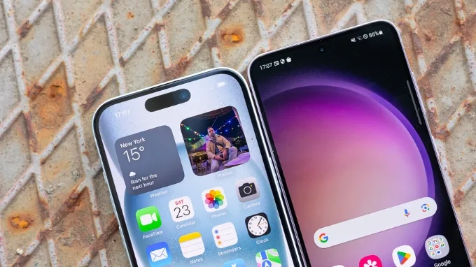 So sánh thiết kế màn hình iPhone 15 và Galaxy S23