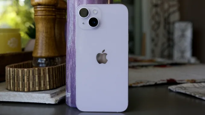 Đánh giá iPhone 14 về ngôn ngữ thiết kế & chất liệu