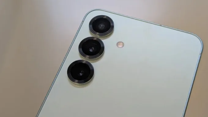 Camera luôn là yếu tố được người dùng quan tâm hàng đầu khi So sánh Galaxy S25 và iPhone 16